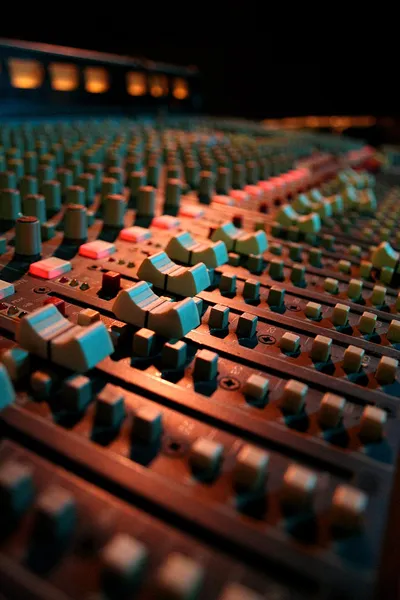 Fade (audio engineering)