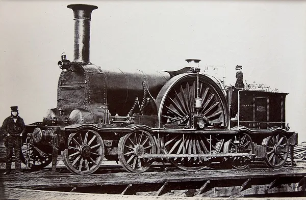 4-2-4T