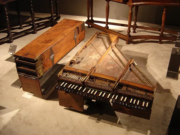 Folding harpsichord