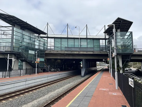 Canning Bridge railway station