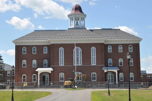 Founders Hall (Pittsfield, Maine)
