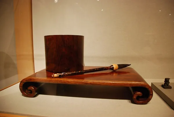 Brush pot