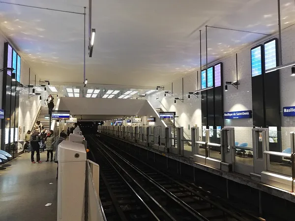 Basilique de Saint-Denis station